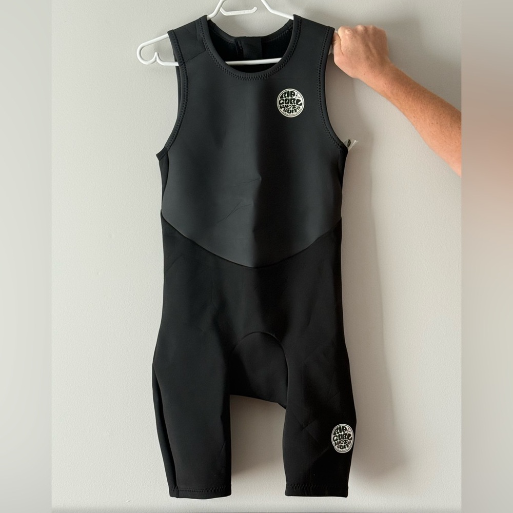 Rip Curl Classic Men’s wet suit, sleeveless protective water gear.